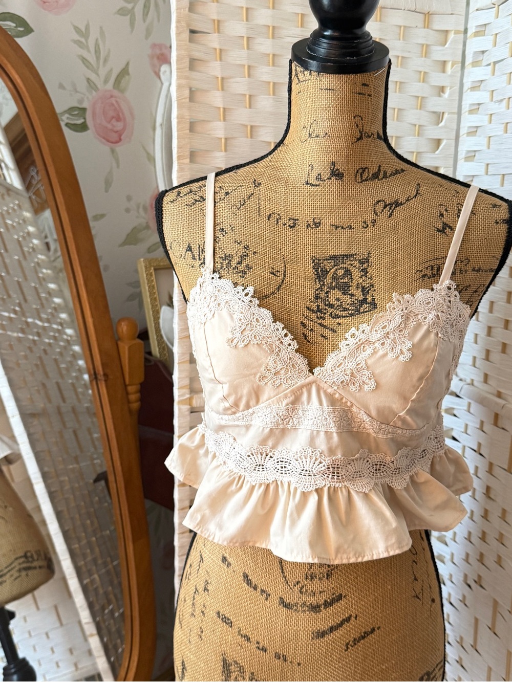 Lace Trim Ruffled Cropped Cami